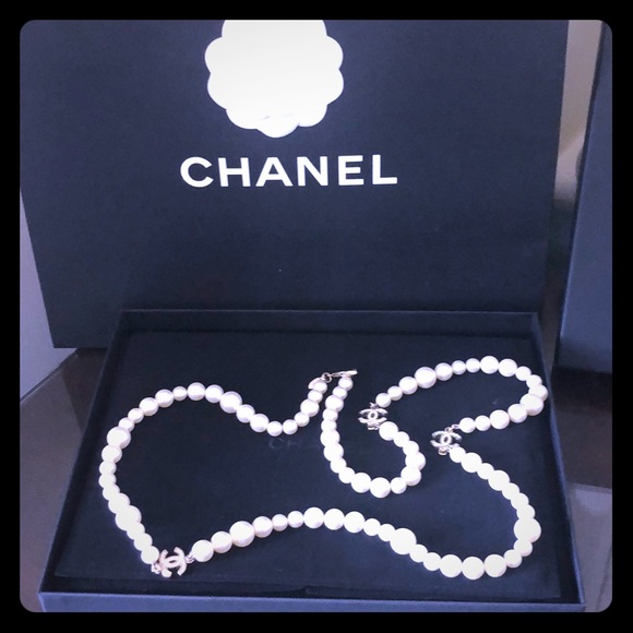 CHANEL pearl necklace - Picture 2 of 8